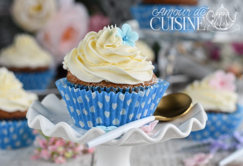 Cupcakes A La Vanille Et Creme Au Beurre A La Vanille Amour De Cuisine