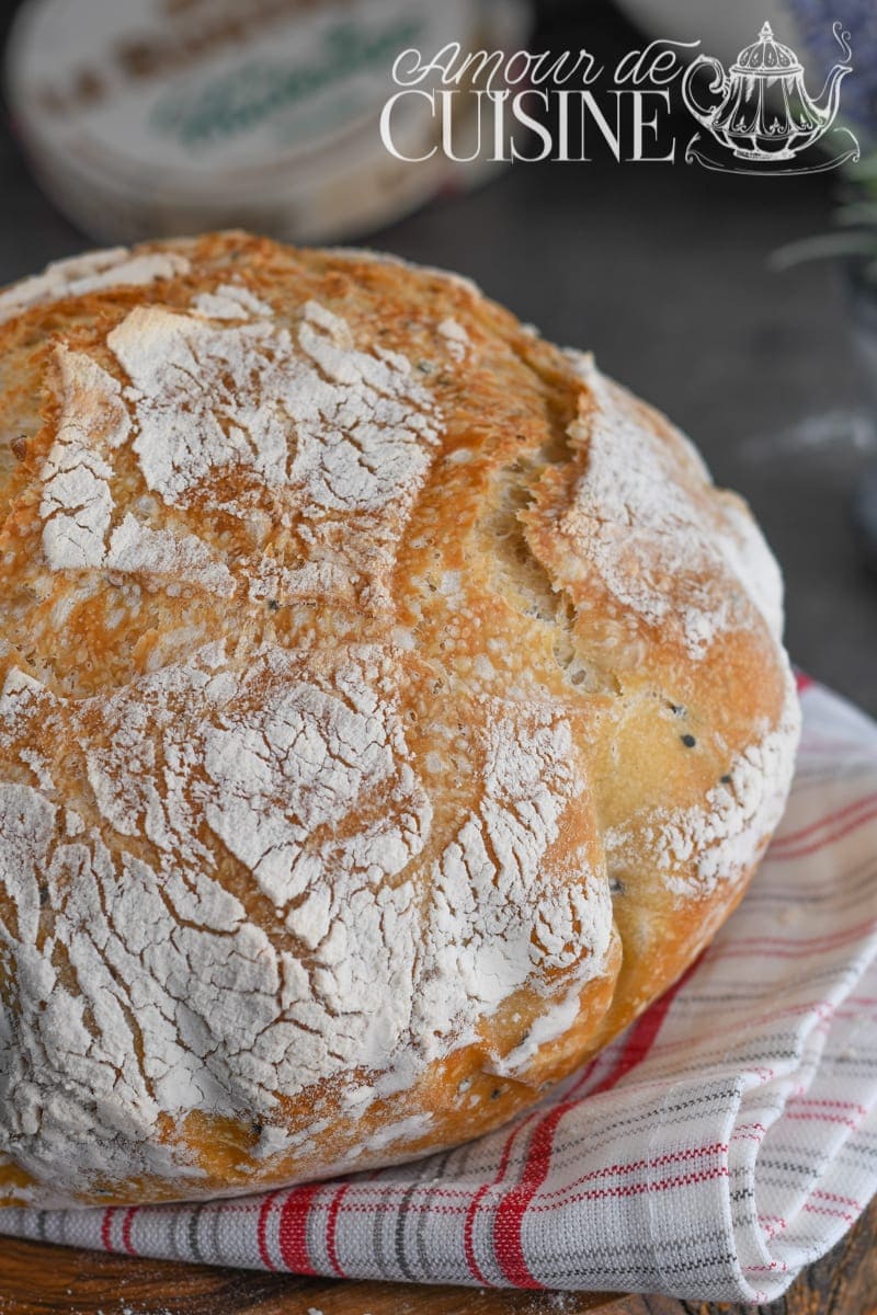 miche de pain blanc en cocotte