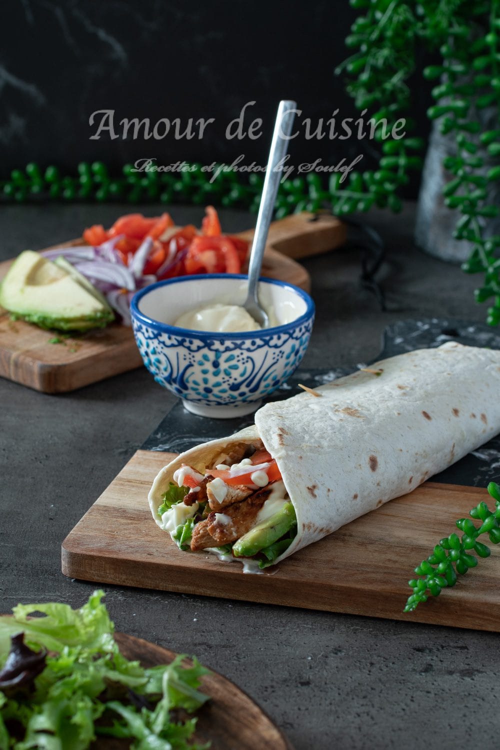 Wrap au poulet ou fajita au poulet et avocat, chicken fajitas ou les fajitas mexicaines au poulet