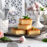 basboussa fondante à la chapelure et extra aérée.