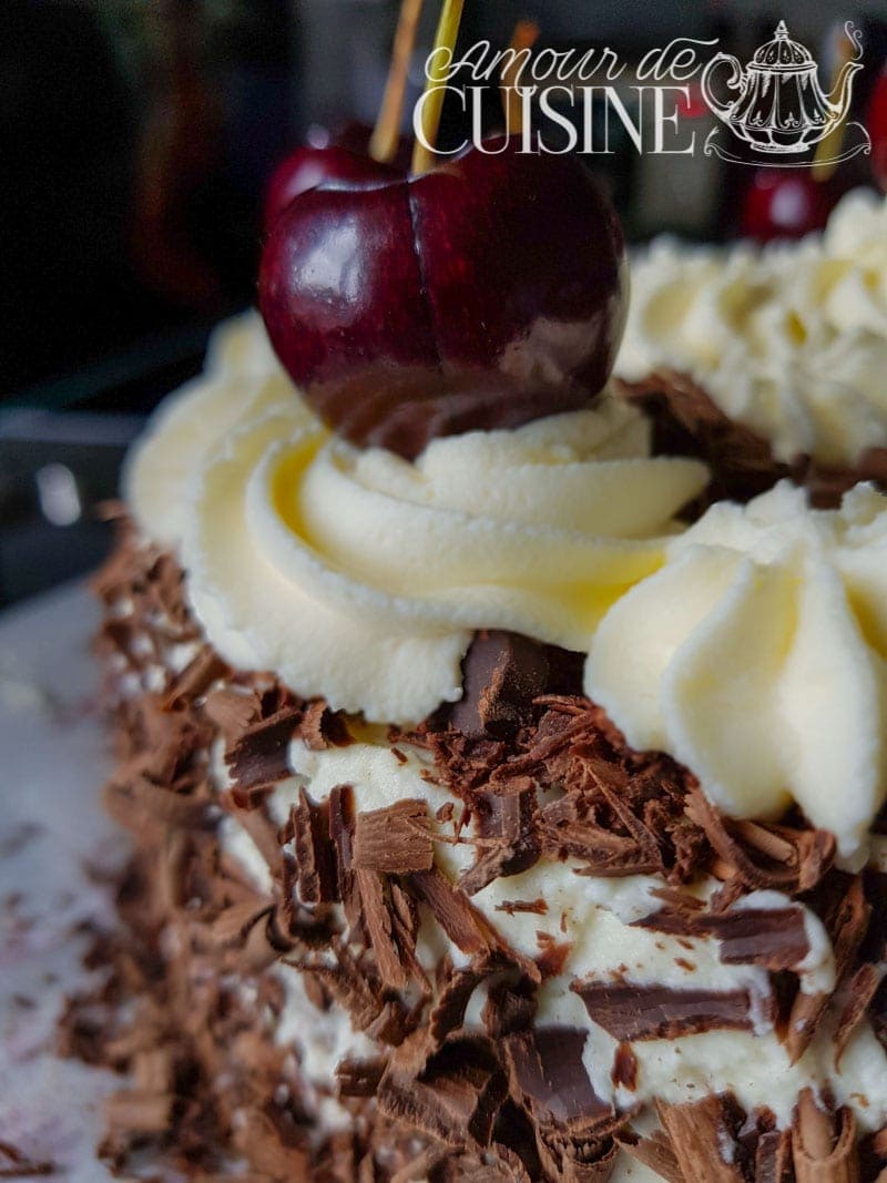 creme chantilly au mascarpone, rosaces pour décorer la foret noire