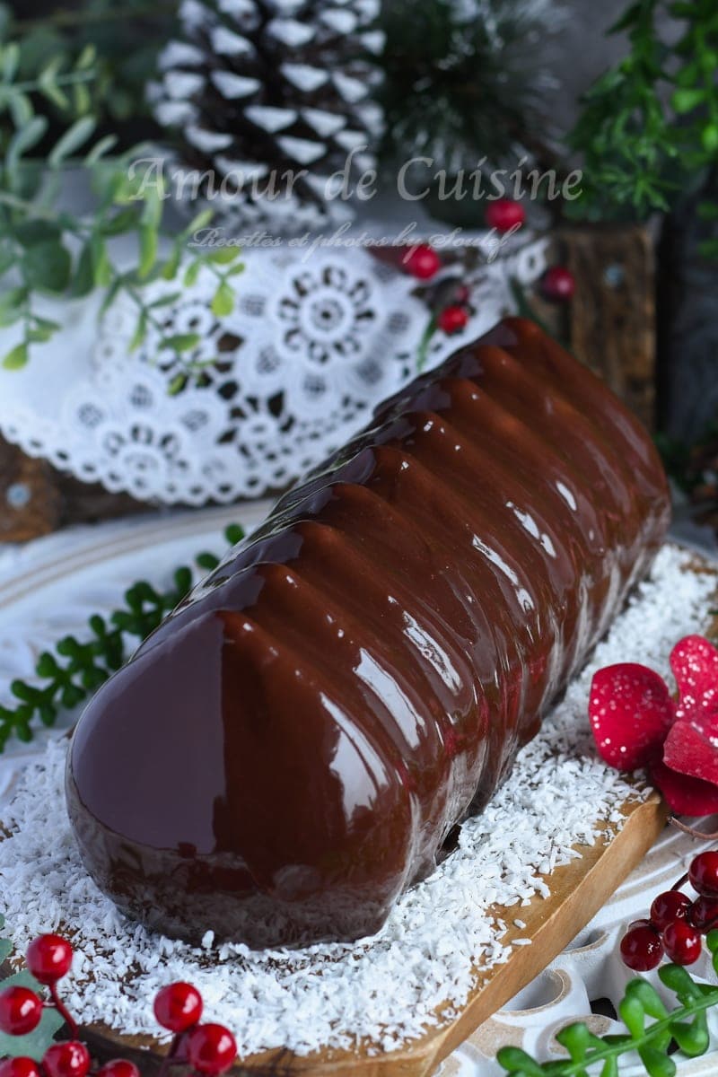 Bûche noisettes clémentine et glaçage miroir