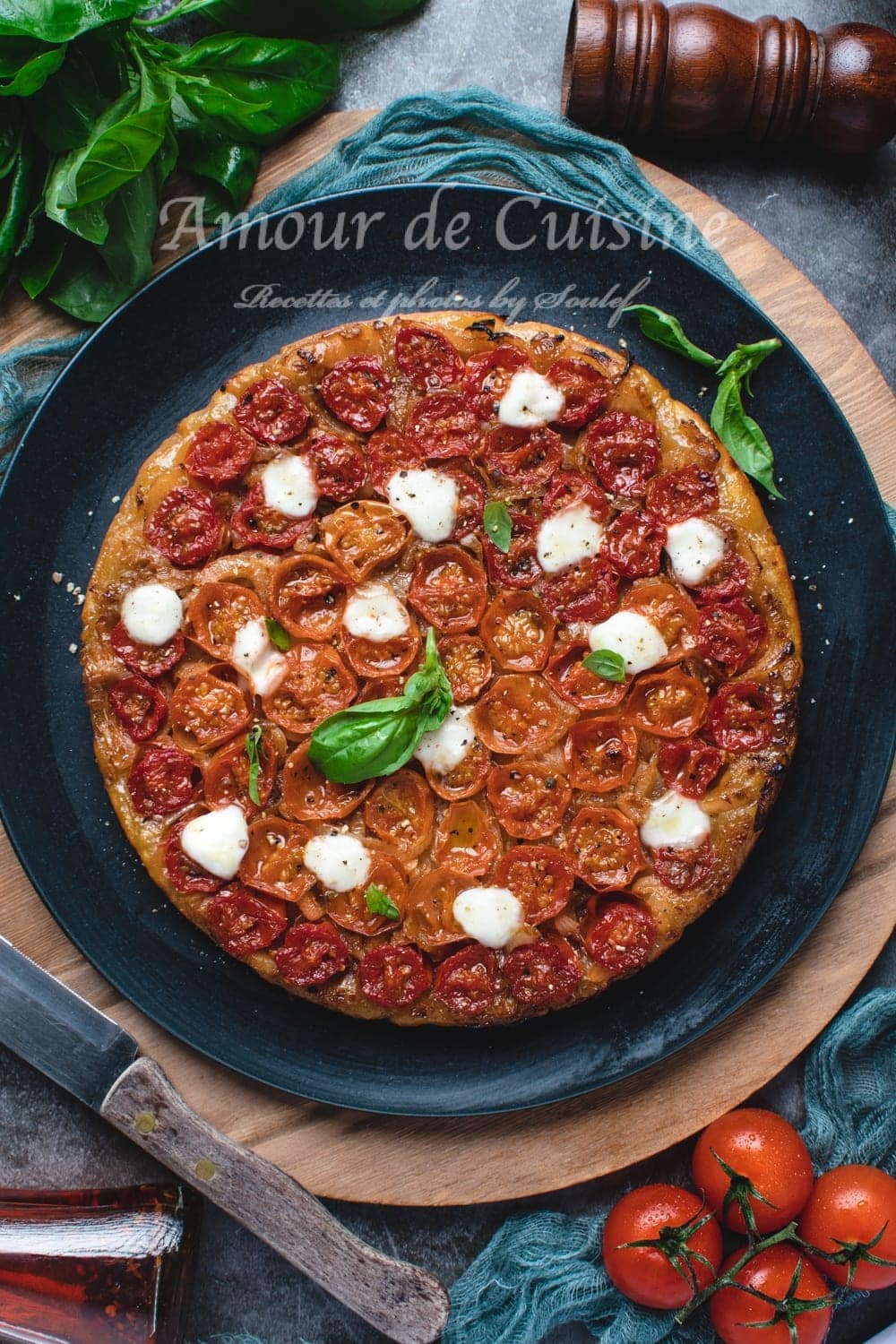 Tarte tatin aux tomates cerises et oignons caramélisés 