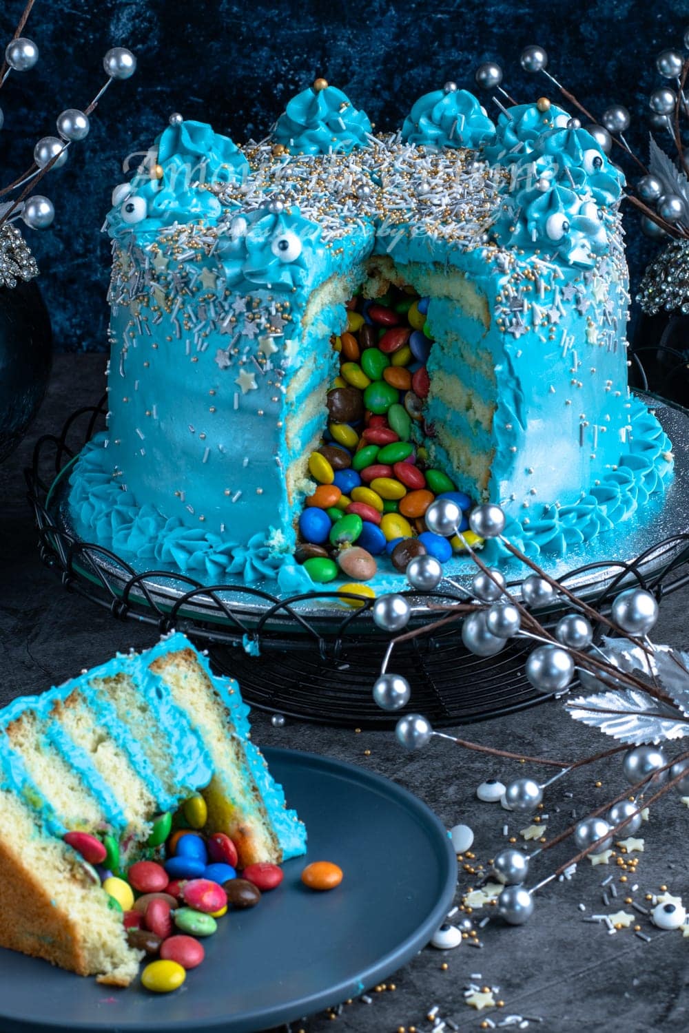 Gâteau d'anniversaire surprise Pinata
