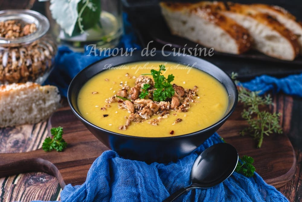 Velouté de panais au granola salé