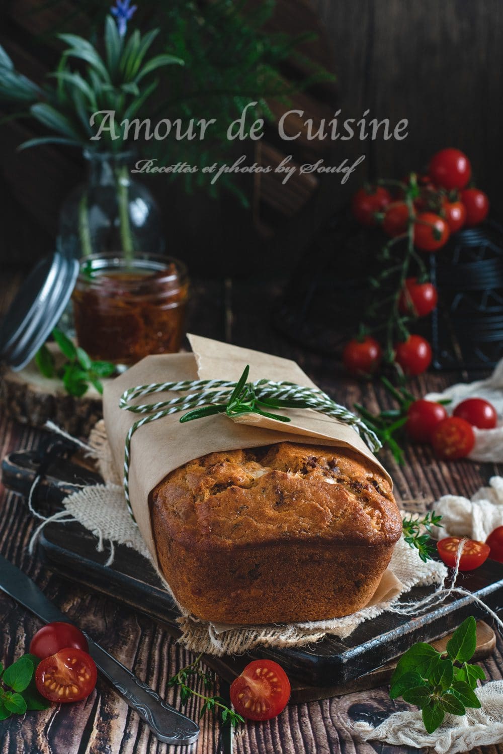 Cake au pesto rosso et tomates séchées