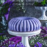 Entremets aux myrtilles au glaçage miroir