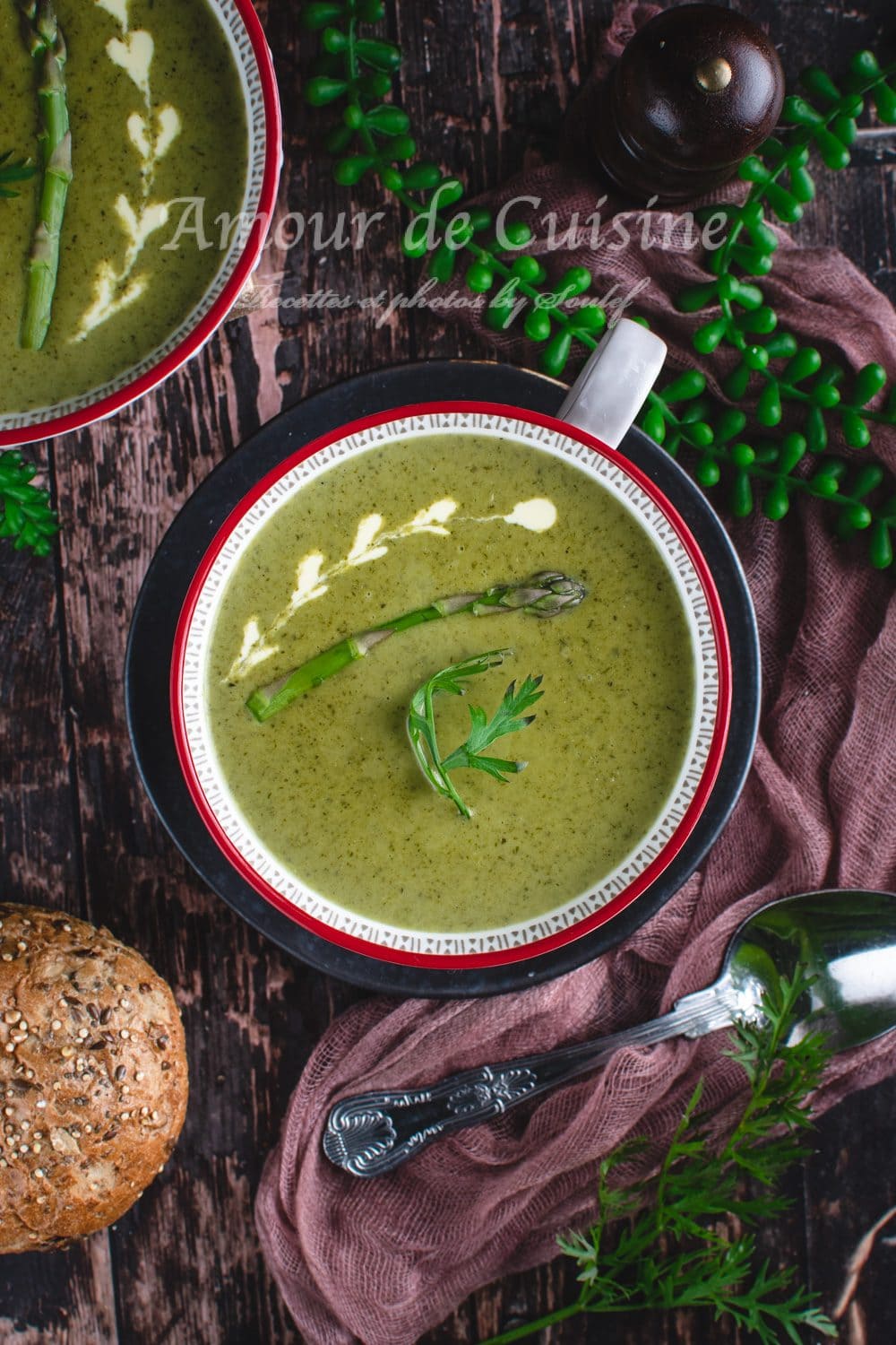 Velouté aux asperges et fanes de carottes