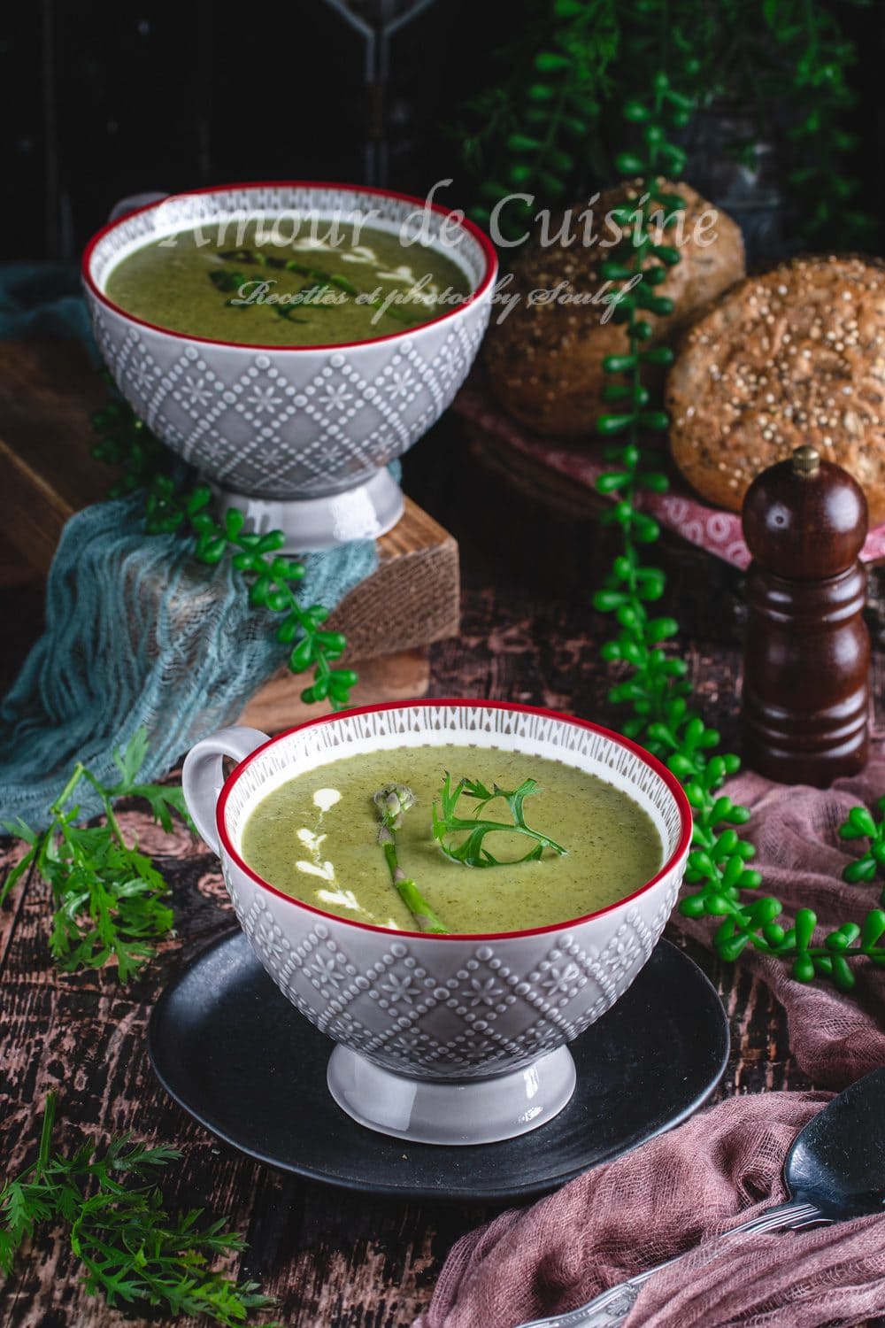 Velouté aux asperges et fanes de carottes