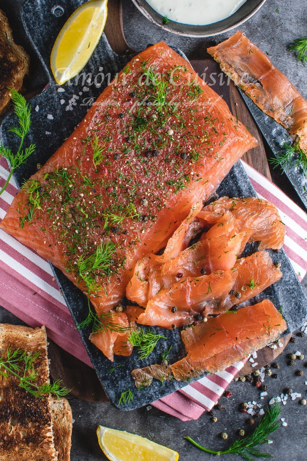 Le gravlax de saumon entrée festive de Noël