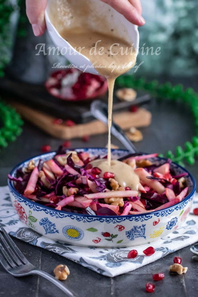 Salade de chou rouge aux pommes et sauce tahini