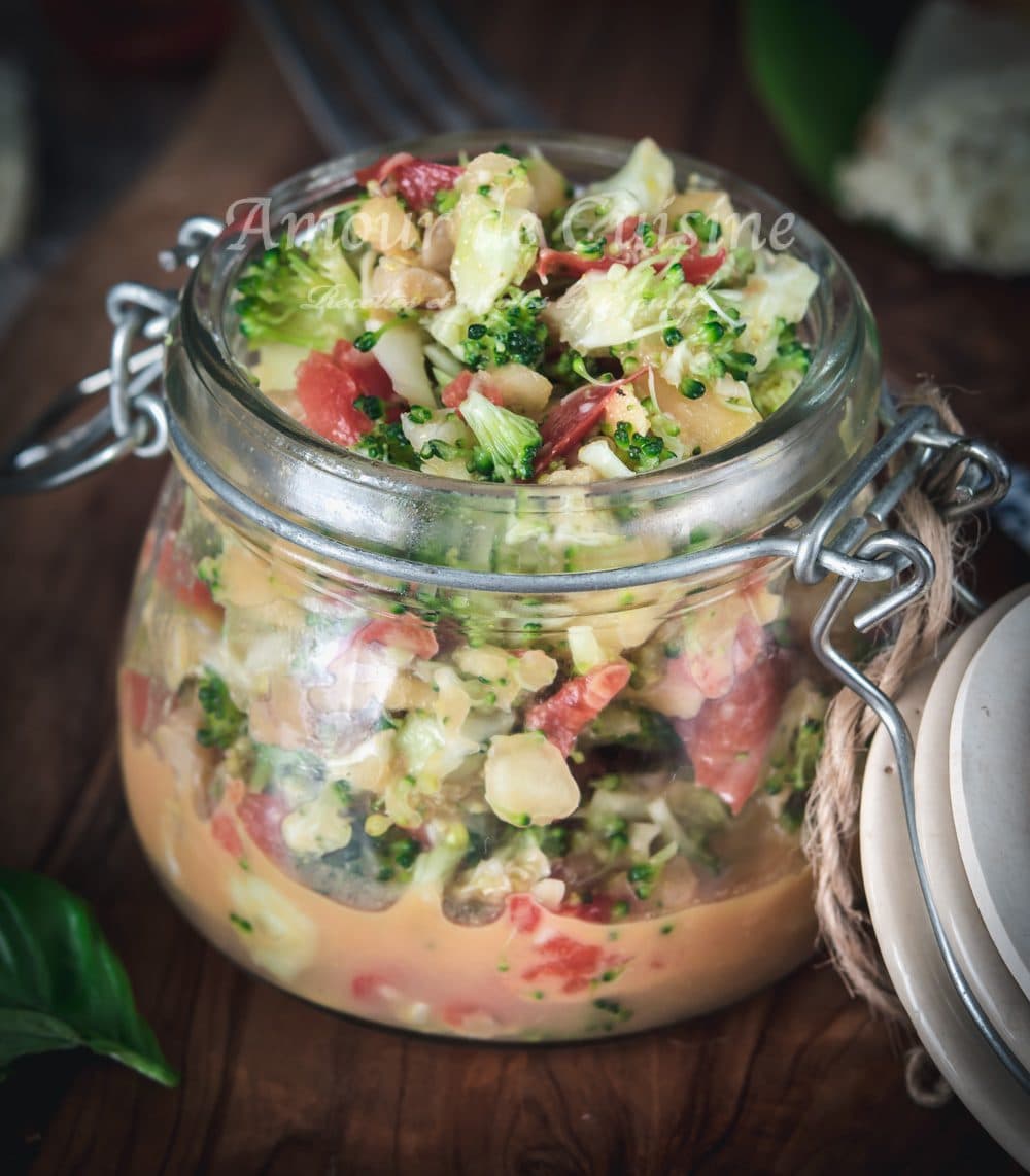 Salade de brocoli cru aux pommes