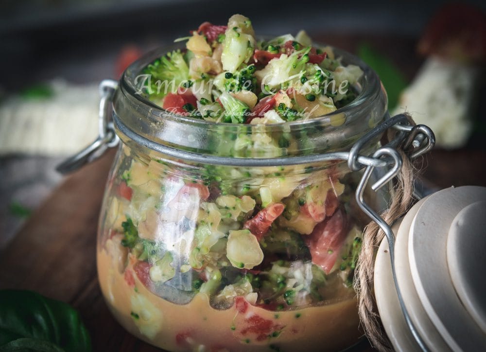 Salade de brocoli cru aux pommes