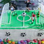 gateau d'anniversaire terrain de football pour garçon
