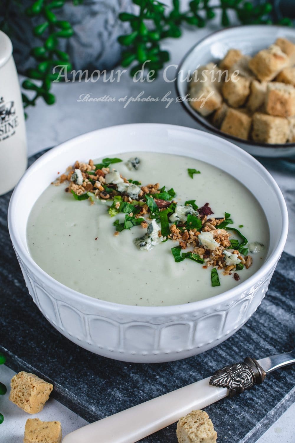 Soupe de chou fleur au roquefort ou velouté de chou fleur à la crème roquefort