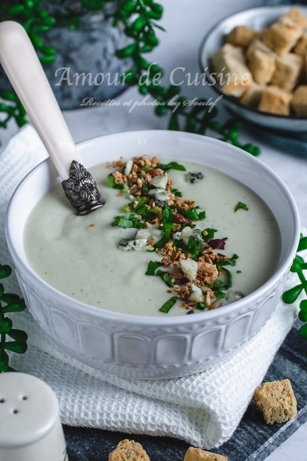 Soupe de chou fleur au roquefort ou velouté de chou fleur à la crème roquefort