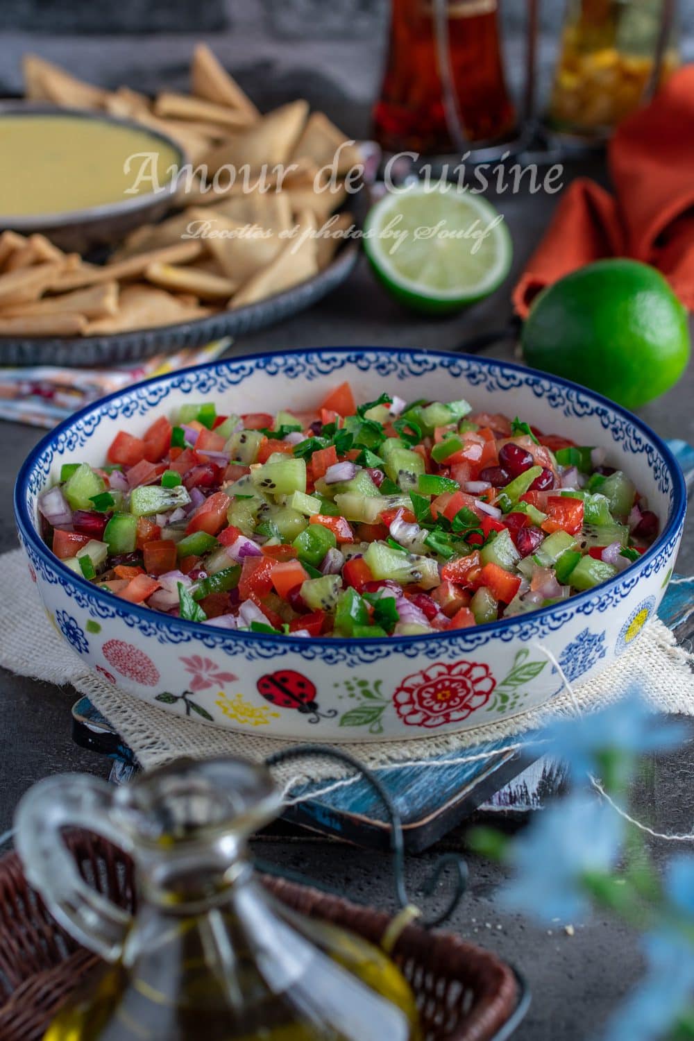 Salsa de kiwis grenade poivrons tomates et oignons rouges condiment mexicain