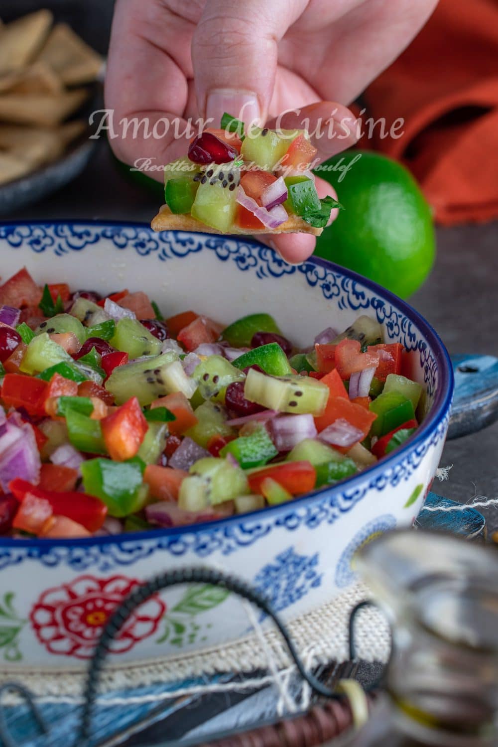 Salsa de kiwis grenade poivrons tomates et oignons rouges condiment mexicain