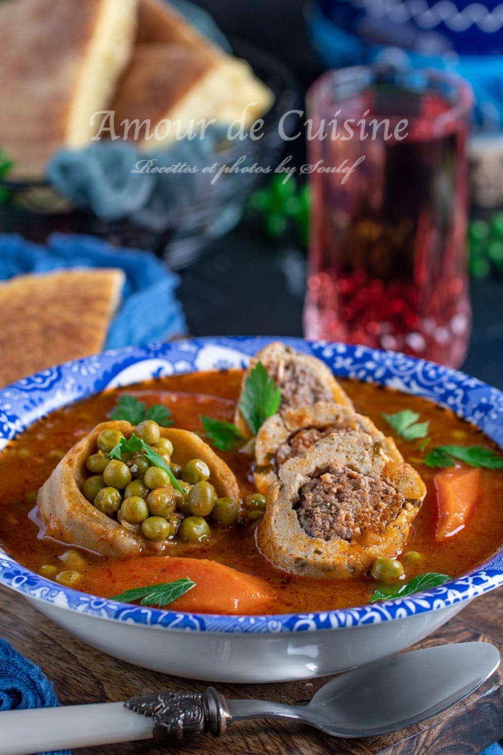 tajine de petits pois (jelbana) à la ballotine de poulet farci à la viande hachée 