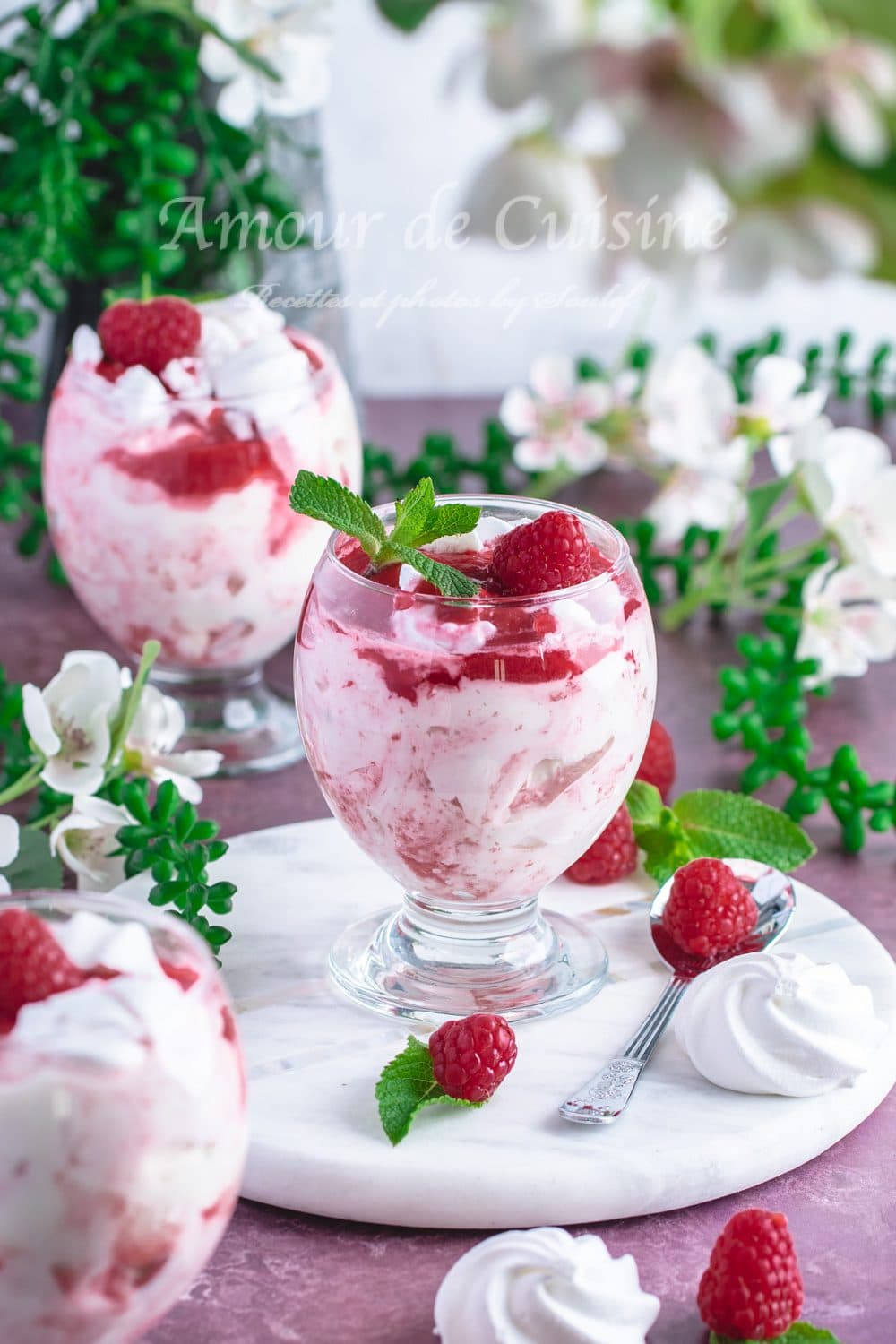 Eton mess aux framboises, dessert aux meringues creme fraiches et coulis de framboises