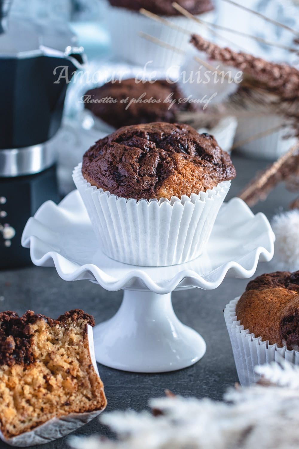 muffin à la banane et son topping chocolat et café expresso vu de prêt