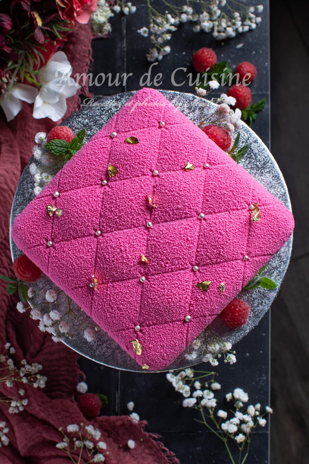 Entremets coussin matelassé aux framboises