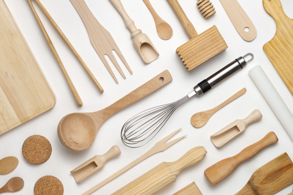 outils-cuisine-bois-plat