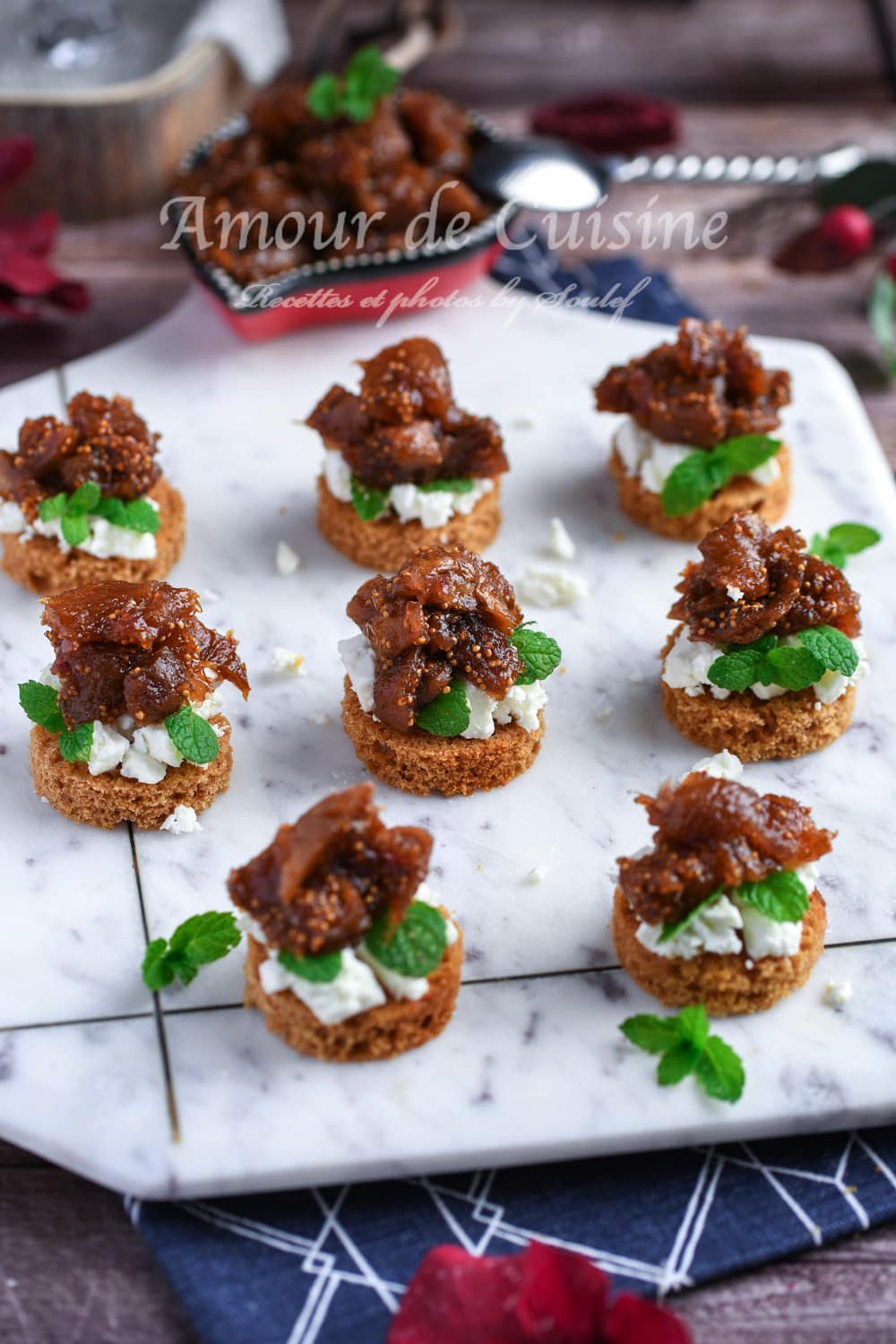 Canapés au pain d’épice et figues séchées