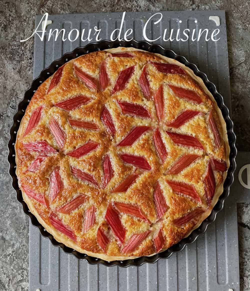 tarte à la rhubarbe à la sortir du four