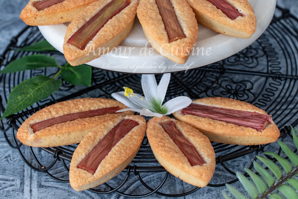 Financiers à la rhubarbe et noisettes