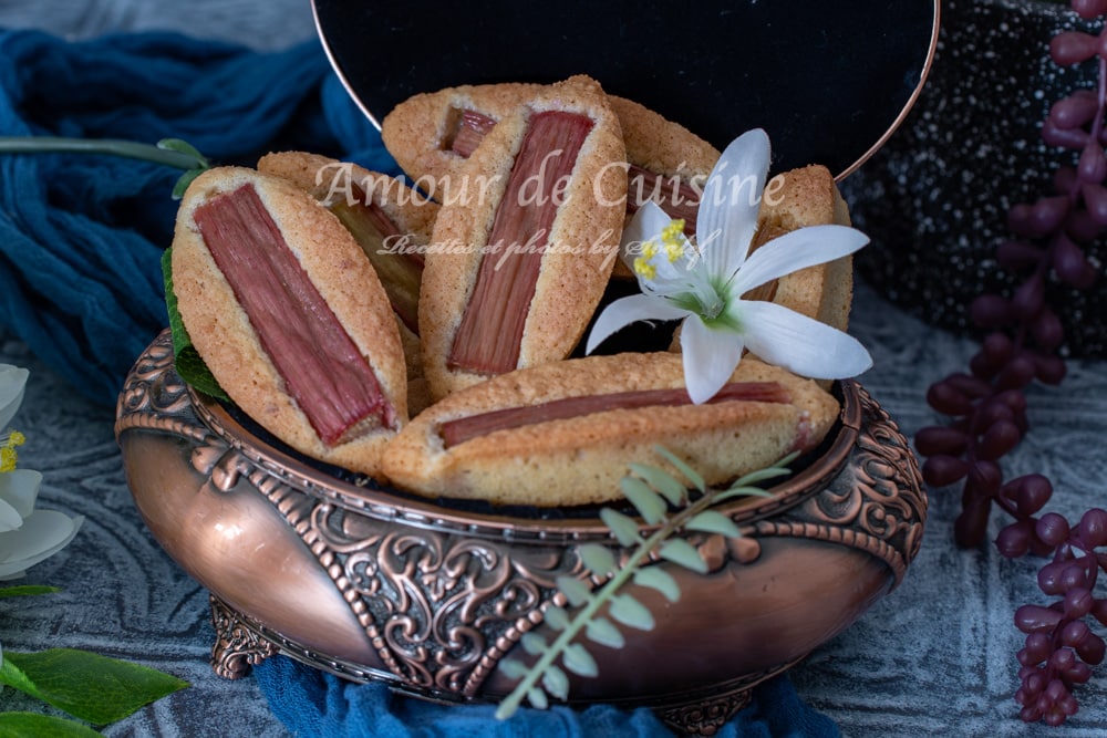 Financiers à la rhubarbe et noisettes