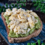 avocado toast aux oeufs brouillés