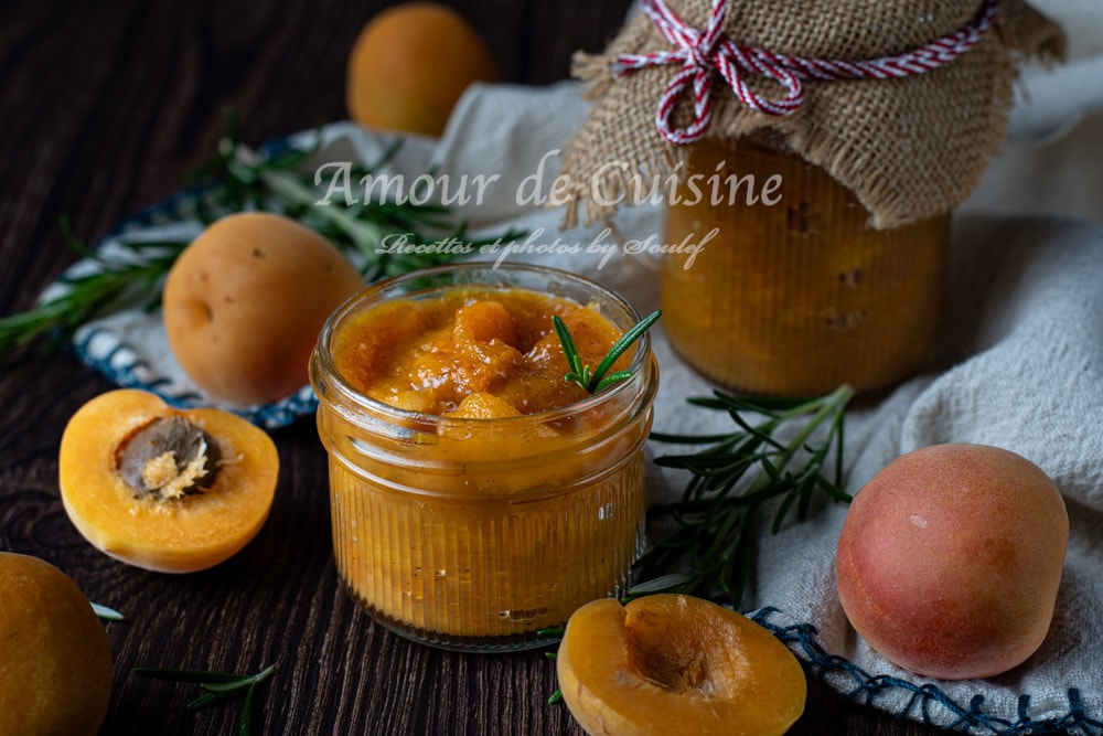 Compote d’abricots à la vanille et romarin