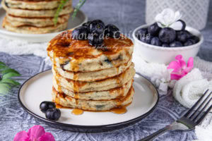 recette pancakes sains aux graines de chia et myrtilles