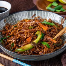 Nouilles sautées chinoises au poulet
