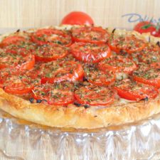 Tarte provençale aux tomates et oignons fondants