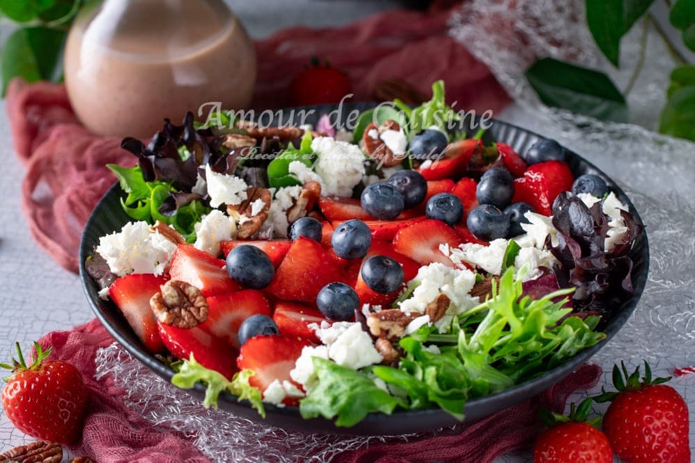 Summer Strawberry, pecan and Feta Salad-Salade-dete-aux-fraises-et-feta-1