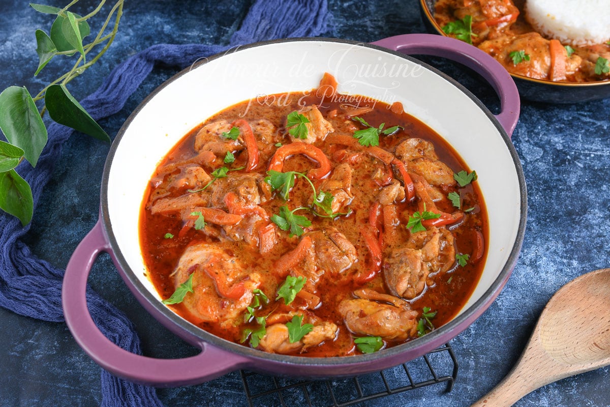 Recette Facile et Crémeuse de Poulet au Curry Rouge Thaï à Faire à la Maison