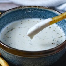 Recette facile de sauce ranch maison (prête en 5 minutes)