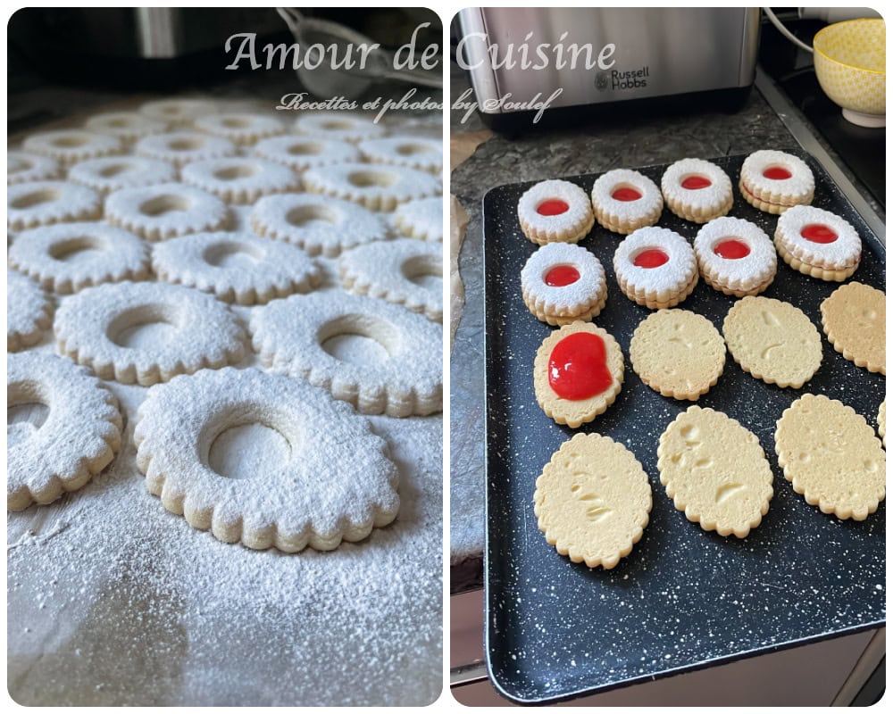 Montage montrant les étapes des sablés à la confiture : biscuits saupoudrés de sucre glace puis garnis de confiture de fraises avant assemblage.