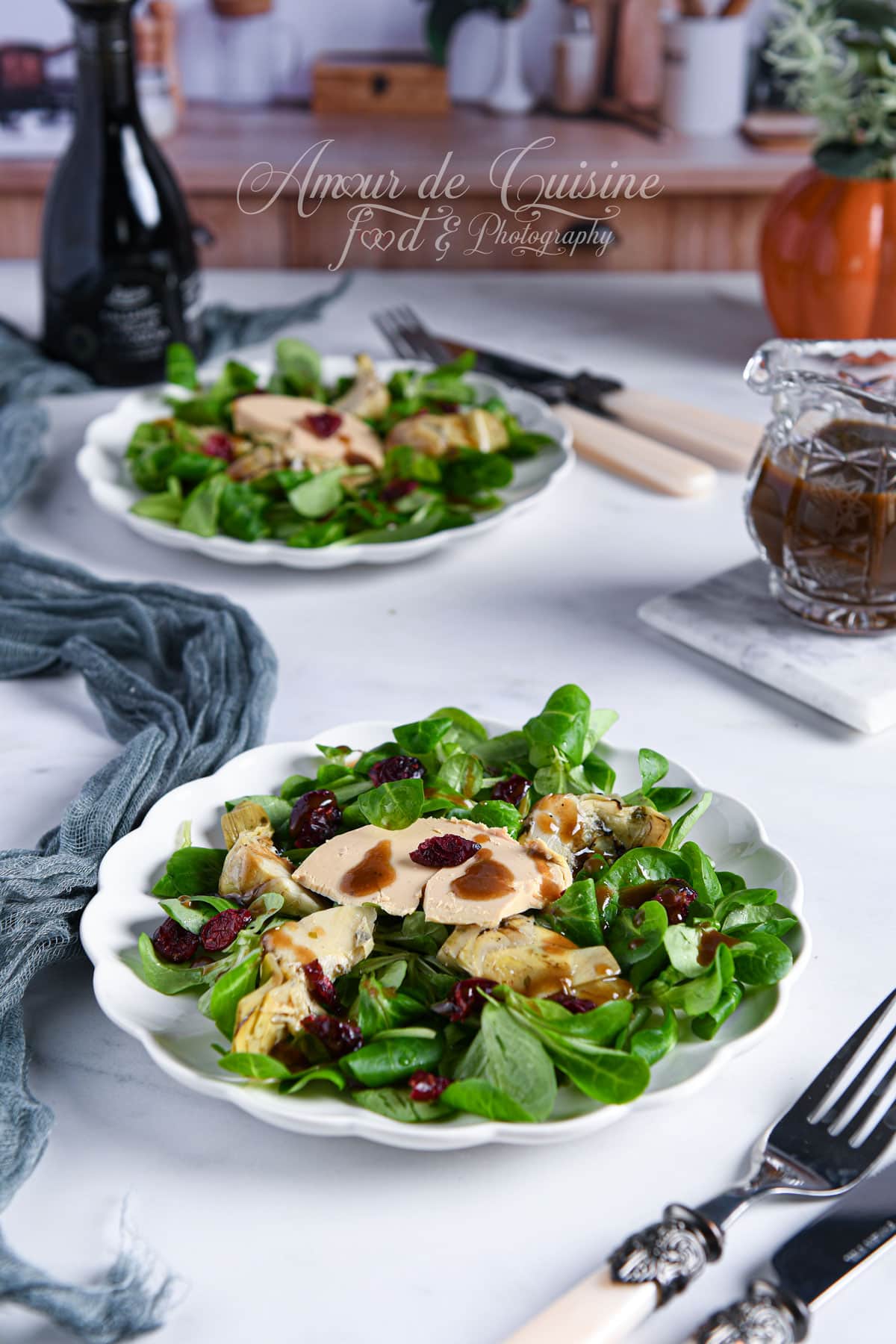 Salade de mâche au foie gras et artichauts, vinaigrette balsamique à l’érable